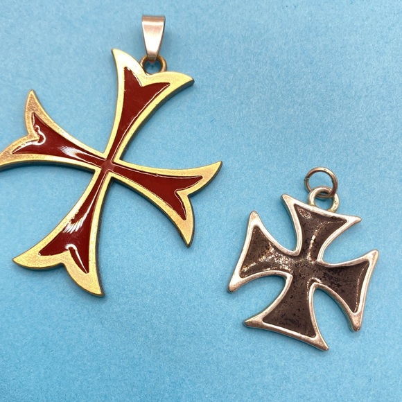 Knight's Templar Red Cross Pewter & Black Silver Cross Pendants - Picture 8 of 8